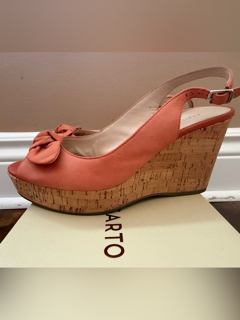 Franco Sarto Coral Wedge Platform Sandal with Box Size 7.5, early 2000s leather